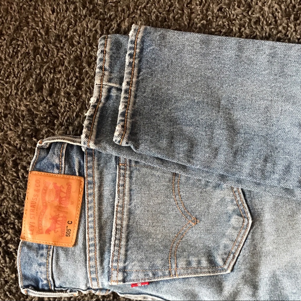 VINTAGE LEVI JEANS SIZE 24